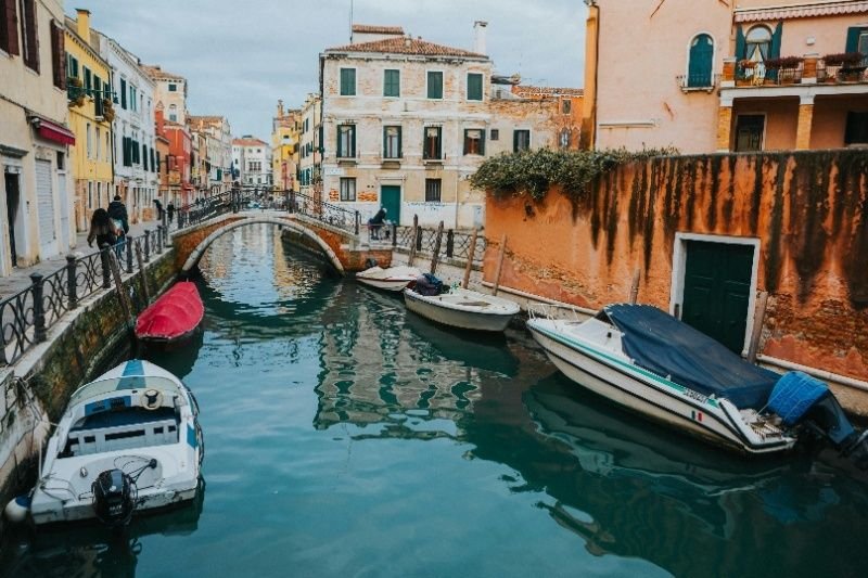 Cost-efficient Europe sightseeing tour packages